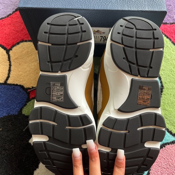 Men’s DIOR B22 Sneaker. Green & white technical mesh with ebony & smooth camel. - Picture 2 of 5